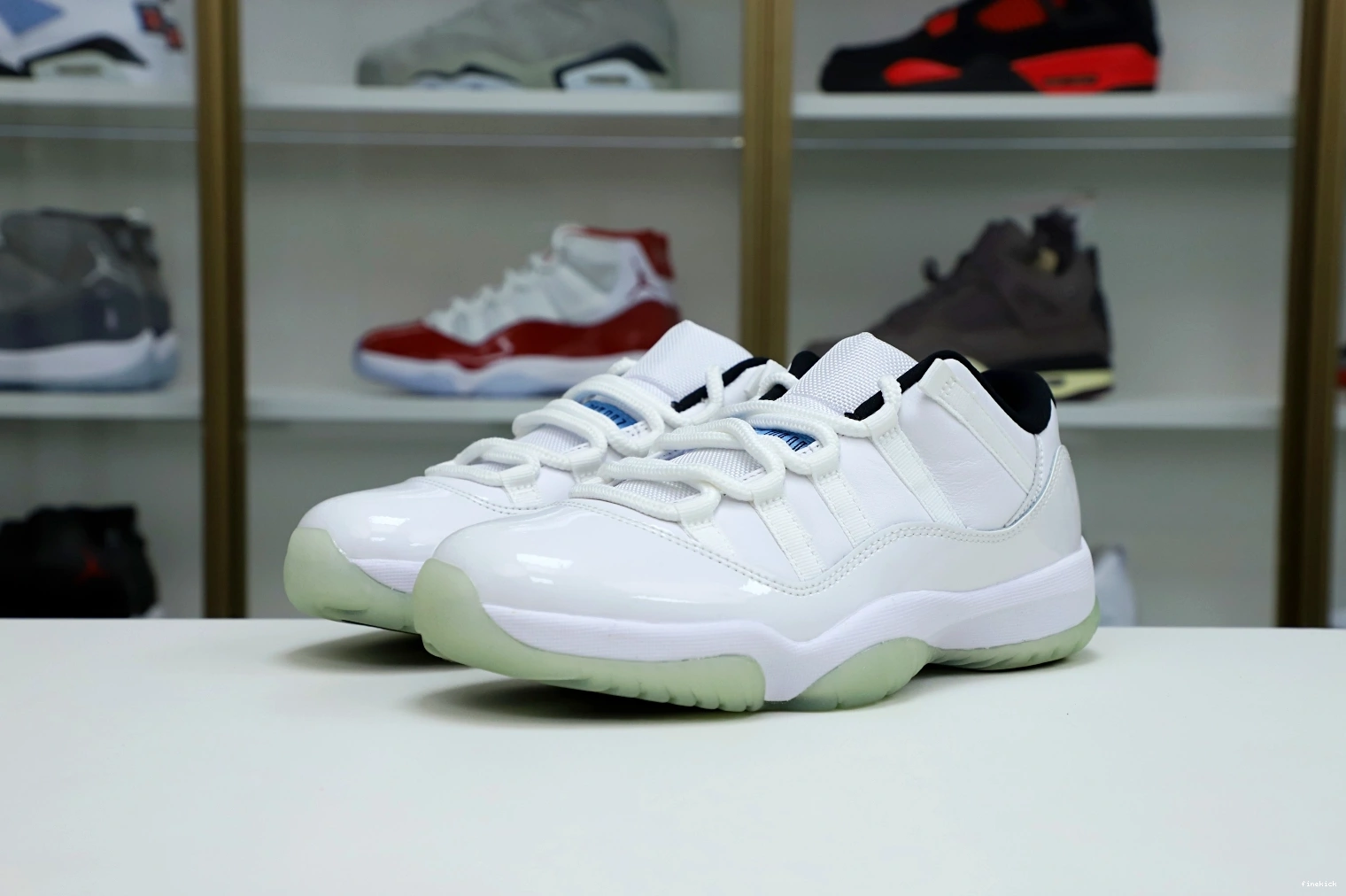 JORDAN RETRO LOW LEGEND AIR BLUE 11 0824
